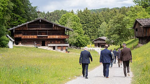 Delegation im Höfemuseum © Alpbachtal Tourismus