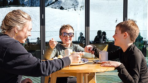 Kulinarik Sonnendeck_© Spieljochbahn Fügen / Jukka Pehkonen
